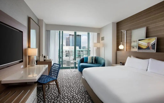 Double room with balcony and with partial ocean view