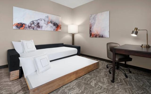 Deluxe Suite