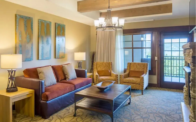 1 Bedroom Double Suite with lake view