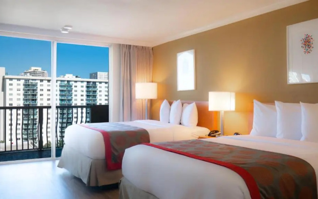 Deluxe Quadruple room with city view