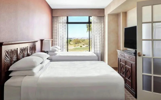 Deluxe Quadruple room with pool view