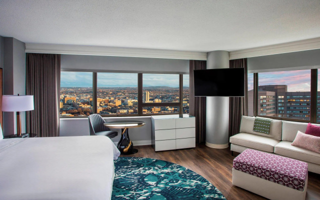 Corner Double room with city view