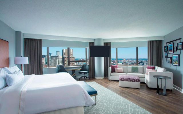 Corner Double Studio Suite with city view