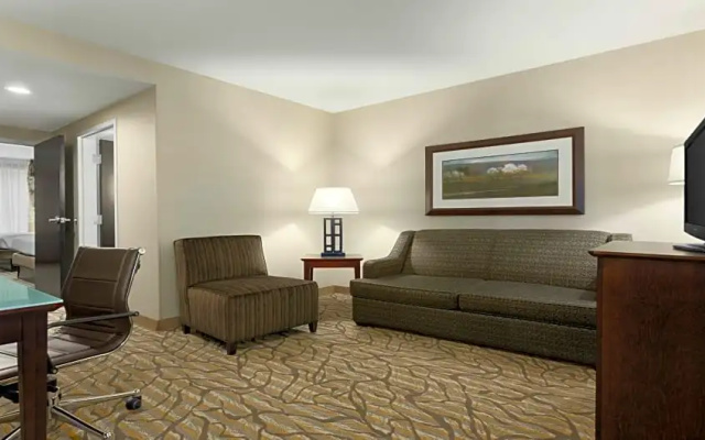 2 Bedrooms Executive Sextuple Suite