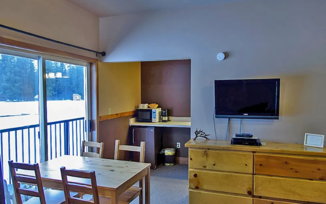 Studio with balcony and with lake view