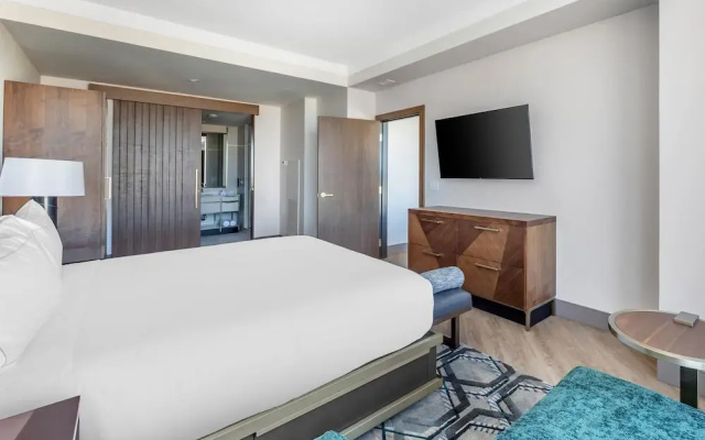 1 Bedroom Premium Suite with balcony