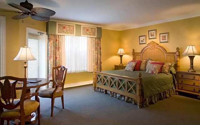 Standard room with partial ocean view