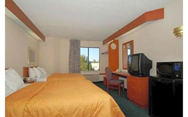 Deluxe Quadruple Suite