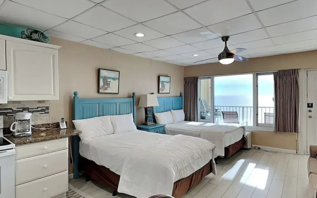 Quadruple Suite with balcony and beachfront