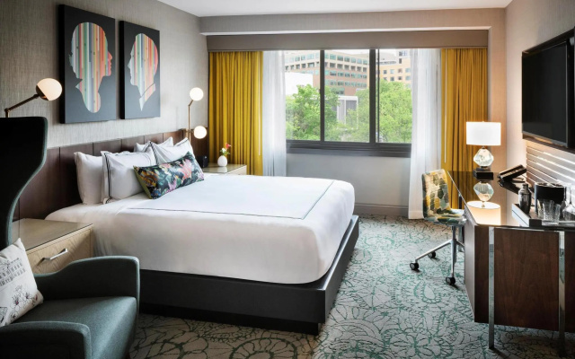 Accessible Double Guestroom with city view