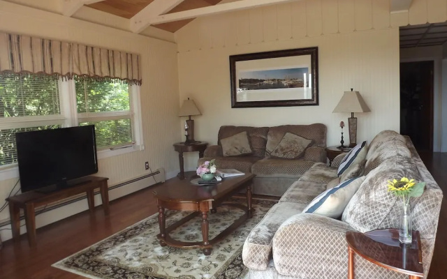 2 Bedrooms Cottage with ocean view