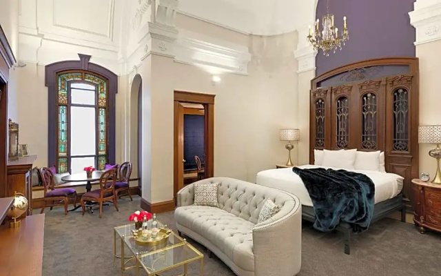Deluxe Suite