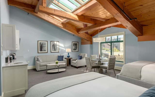 Deluxe Quadruple room with harbour view