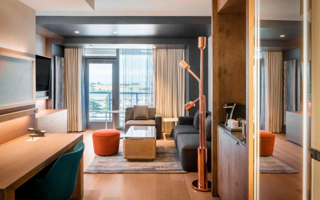 1 Bedroom Double Suite with balcony and with partial view