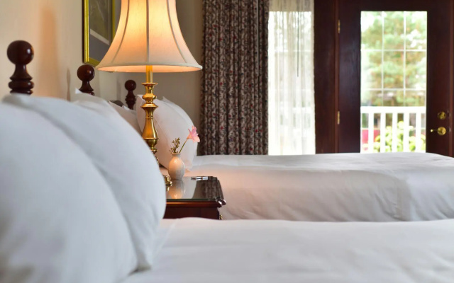 Non-Lake View Deluxe Double room