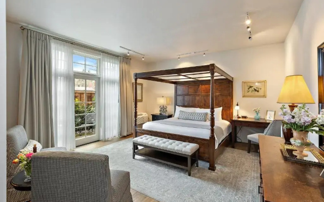 Deluxe Suite