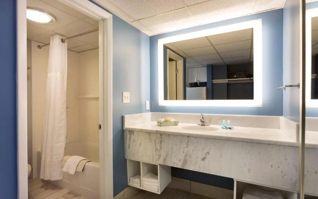 Standard room with partial ocean view
