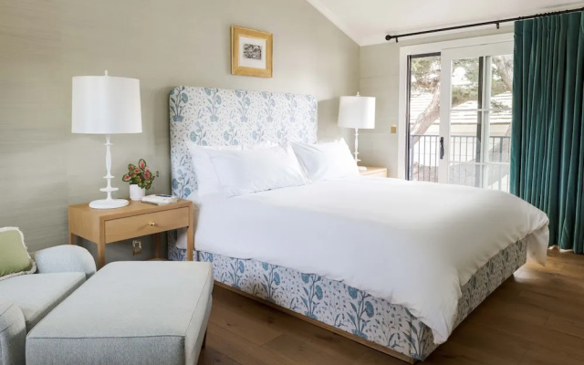 Premier Double room with balcony and with partial ocean view