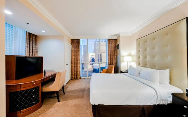 2 Bedrooms Deluxe Penthouse Suite with balcony and with city view