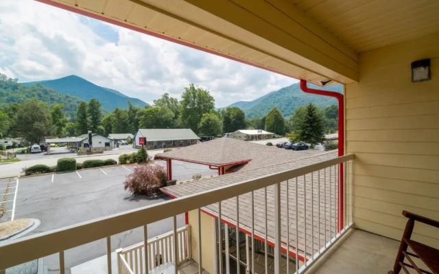 Standard room with mountain view