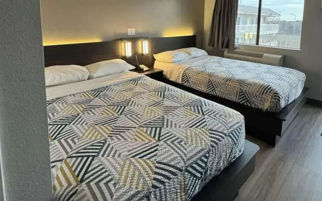 Standard Quadruple Suite