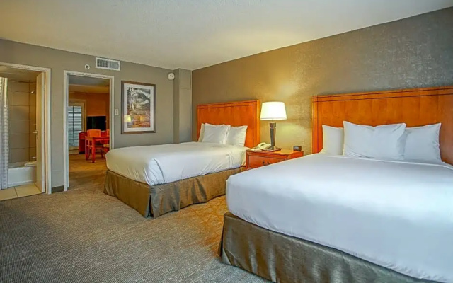 2 Bedrooms Sextuple Suite