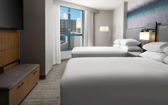 1 Bedroom Sextuple Suite