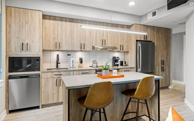 3 Bedrooms Apartment