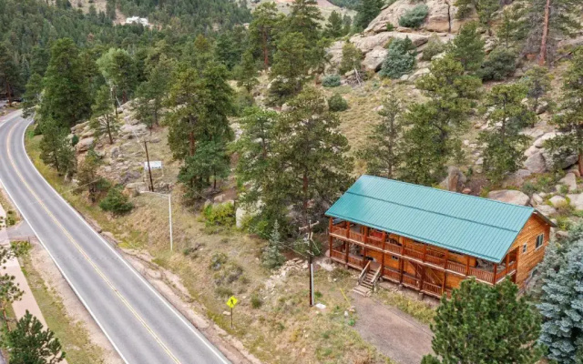 Standard Family room with mountain view