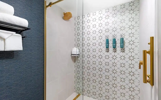 Standard Double Suite