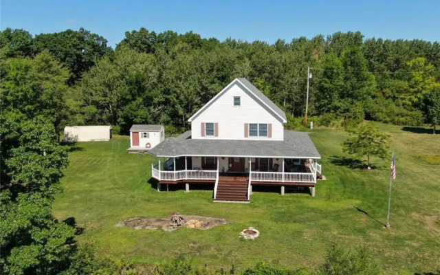 5 Bedrooms Cottage