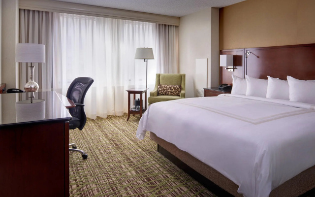Standard Double Club room with city view