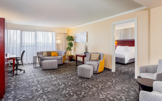 Double Suite with balcony and with courtyard view