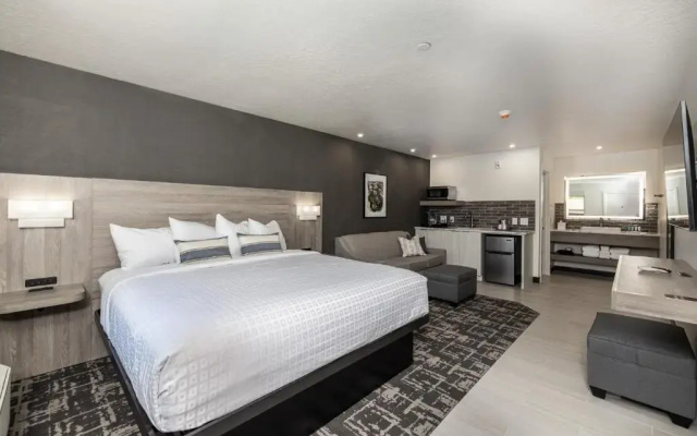 Deluxe Suite