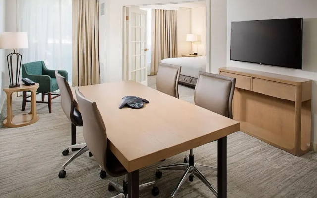 1 Bedroom Business Suite