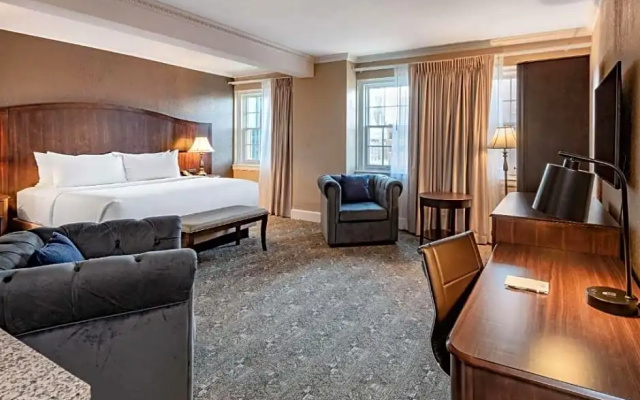 2 Bedrooms Luxury Double Suite with city view