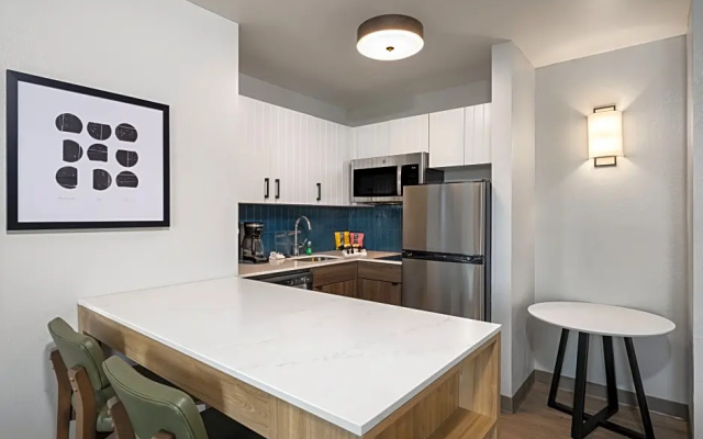 2 Bedrooms Sextuple Suite with river view