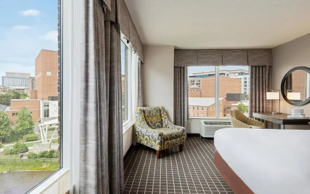 Standard room with river view