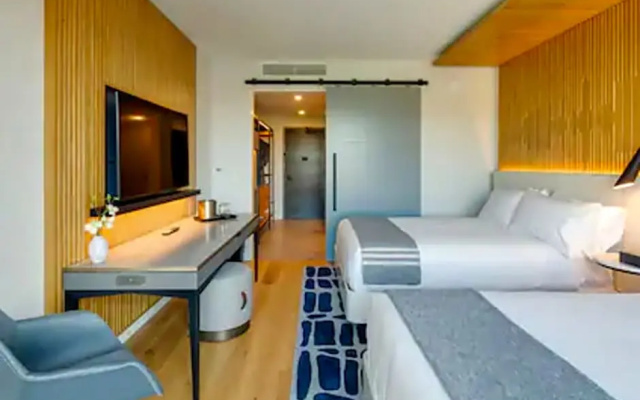 Standard room with water view