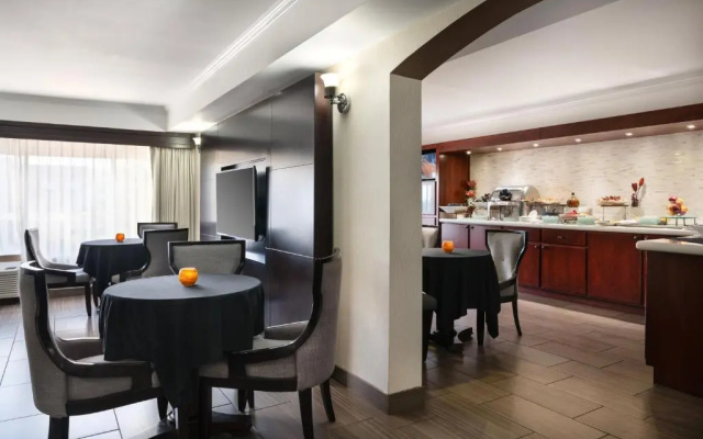 Deluxe Double room with pool view
