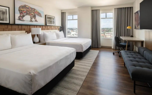 Standard Quadruple room with city view