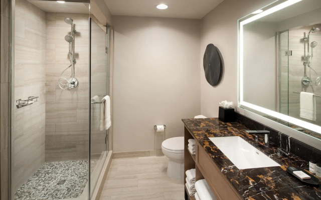 Standard Quadruple room with partial view