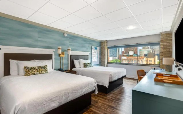 Quadruple room with city view