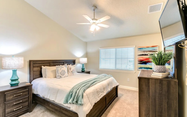 3 Bedrooms Standard Family room