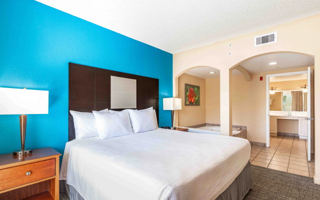 Deluxe Double Suite with pool view