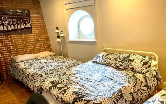 Deluxe Studio