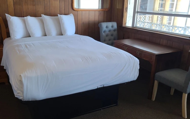 Standard Double room with courtyard view