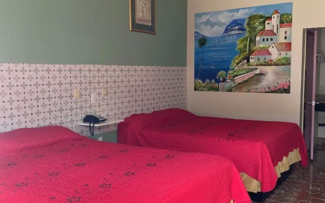 Standard Sextuple Family room