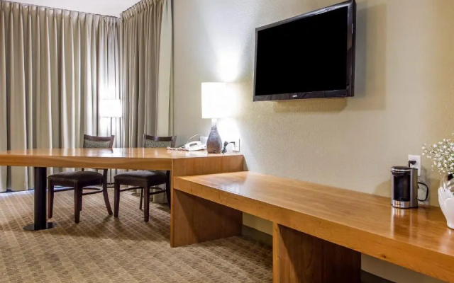 Deluxe Quadruple room with water view