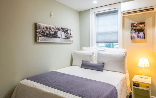 Standard Double Basement room with canal view
